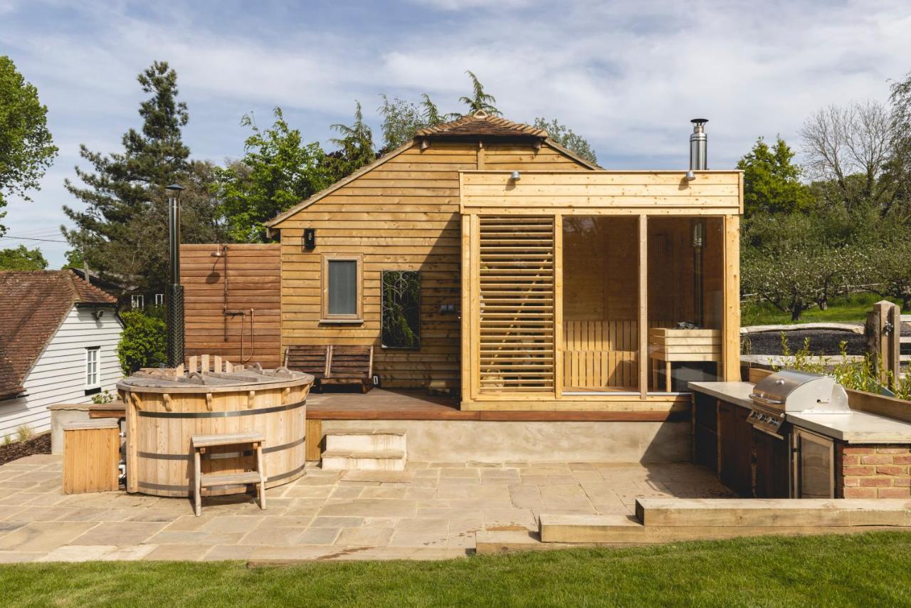 Cosy Cottage With Beautiful Garden, Hottub & Sauna Marden  Exteriér fotografie